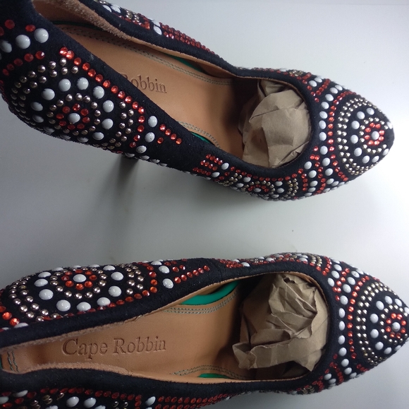 Shoes - Picture 5 of 15